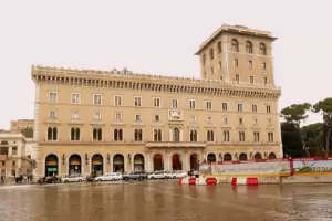 Un argentino deber pagar una elevadsima multa por daar uno de los edificios ms importantes de Italia