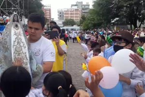 Alumnos de escuelas primarias homenajearon a la Virgen