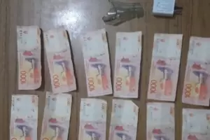 Contrat a dos trabajadoras sexuales y fue asaltado