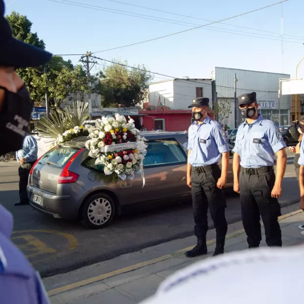 Despiden los restos del policía asesinado en Valle Chico
