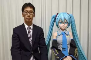 Un japon�s fictosexual se cas� con un holograma, pero ahora ya no puede interactuar con ella