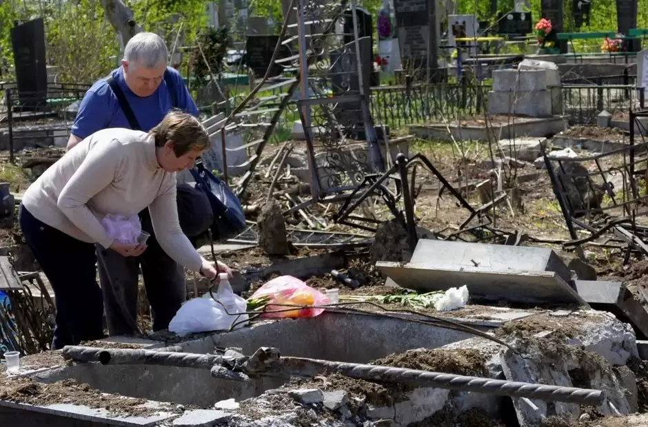 Cementerio de Tairovske, donde 51 tumbas fueron daadas