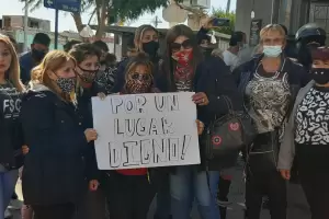 Feriantes reclamaron mejores condiciones en el nuevo predio al que los trasladarn