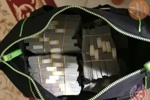 Compr un container por 500 dlares en una subasta y adentro encontr una gran cantidad de dinero