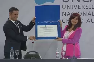 Cristina Kirchner recibi una distincin en la Universidad de Chaco