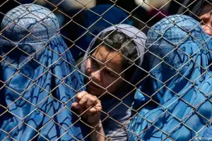 Los talibanes obligan de nuevo a las afganas a cubrirse la cara y el cuerpo en pblico