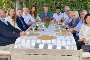 Mauricio Macri recibi a Mario Vargas Llosa  junto a un grupo de dirigentes de Juntos por el Cambio