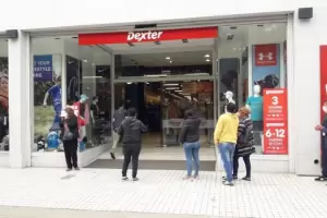 Fueron sorprendidos in fraganti cuando robaban en Dexter