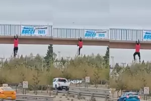 Neuqun: Colocaba un cartel y qued colgado de un puente