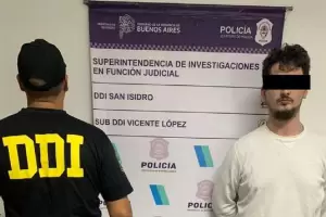 Secuestr a su amigo y lo amenaz con un destornillador para obligarlo a hacer compras online