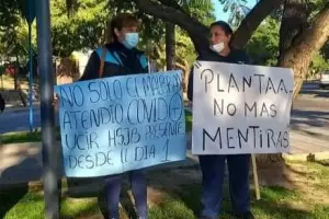Se agudiza el reclamo de los enfermeros del San Juan: protestaron frente a Casa de Gobierno
