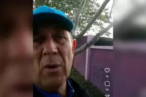 Un Concejal se burl de Newell's en las redes sociales y los hinchas vandalizaron las paredes de su casa