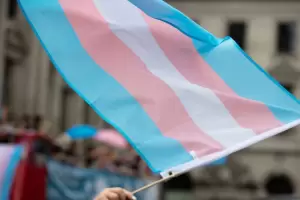 El exsecretario de DDHH del gobierno de Macri confundi la bandera del orgullo trans con la de Argentina