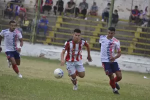 Mal tiempo: suspenden el ftbol capitalino y a la cabeza queda Tesorieri