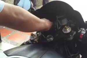 Dej sin llave el portn y le robaron la moto