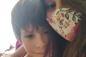 Hepatitis infantil: El nio de 8 aos que fue trasplantado despert y se reencontr con su mam