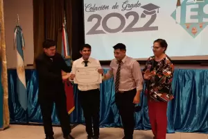 Alumno de Educacin Especial se gradu como Tcnico en Administracin Pblica con Orientacin al Desarrollo Local