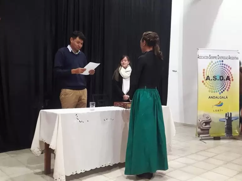 candela. secretaria mujer