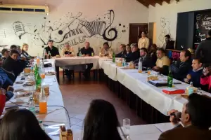 Intendentes acordaron con el Gobernador asistencia para el pago del aguinaldo