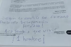 El fuerte mensaje que peg el hijo de Julio Lpez en la puerta de su casa durante el Censo