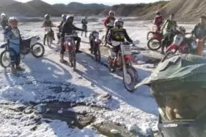 Repudian da�o ambiental producido por enduristas en las Salinas de Amaicha y piden que intervenga la comuna
