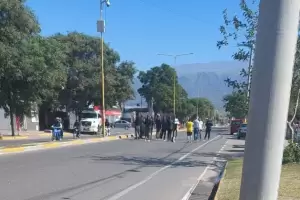 Ahorristas de financieras se manifiestan frente a Casa de Gobierno