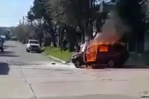 Muri tras penderse fuego frente a la casa de su ex