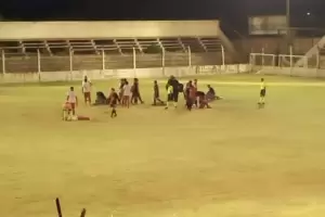 El clsico Independiente-Defensores fue suspendido por incidentes