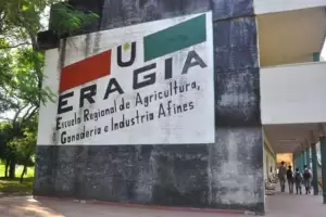 Denunciaron a un profesor que oblig� a sus alumnos a estar parados bajo el sol durante cuatro horas