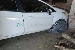 Un auto se estrell contra una casa en Valle Viejo