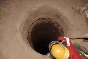 Santa Rosa: Un hombre cay a una fosa de 9 metros y fue rescatado