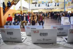 Programa Conectar Igualdad: Alumnos de Tinogasta recibieron 125 netbooks