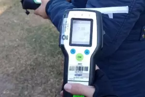 Choc contra un auto estacionado, y se neg a realizar el test de alcoholemia