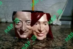 Pusieron a la venta un mate de Nstor y Cristina y estallaron los comentarios: "Te roban la yerba