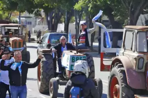 El campo anunci un cese de comercializacin y una jornada de protesta el mircoles