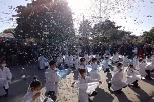 El gigante y alegre primer desfile interescolar del norte capitalino
