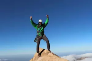 Mendoza: Muri un andinista al caer desde un precipicio de 400 metros