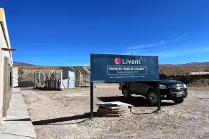 La empresa Livent finaliz e inaugur paneles solares para escuelas de Antofagasta de la Sierra