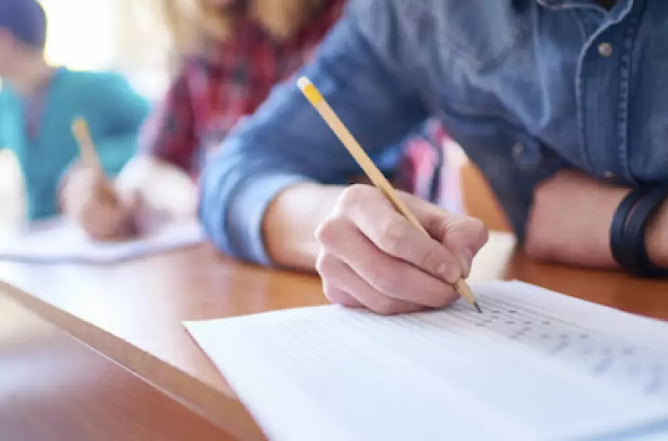 Estudiantes, en busca de un beneficio.