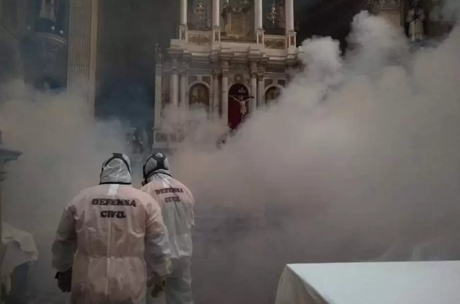 Defensa Civil fumig� en la Catedral Bas�lica.
