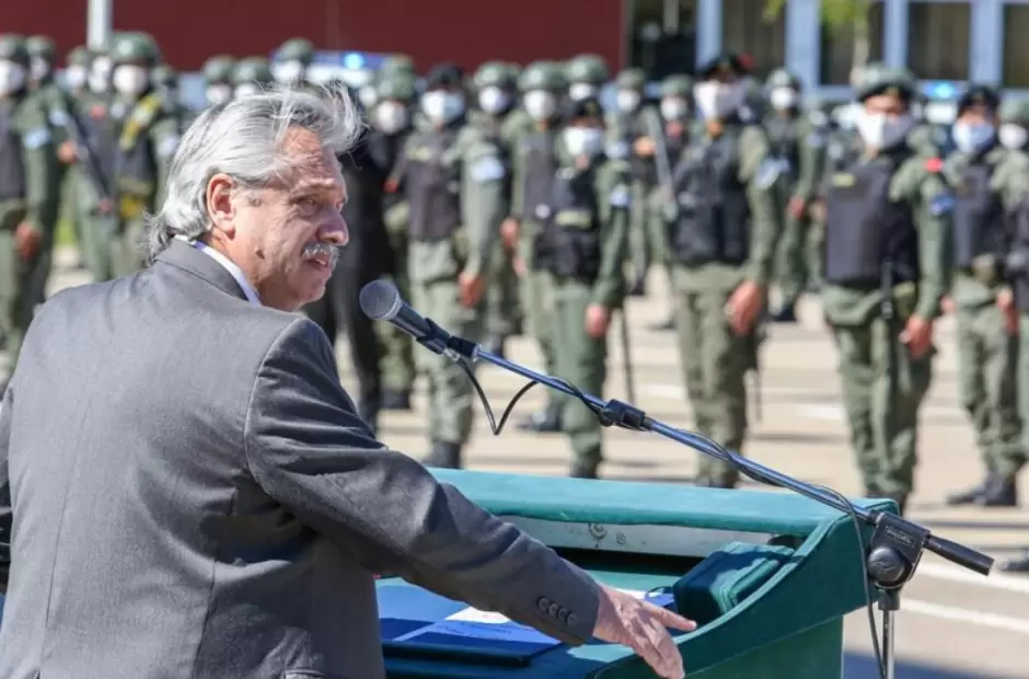 El presidente encabez� un acto en la Escuela de Gendarmer�a de La Matanza.