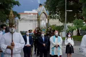 De manera atpica, culmin la procesin de la Virgen del Valle
