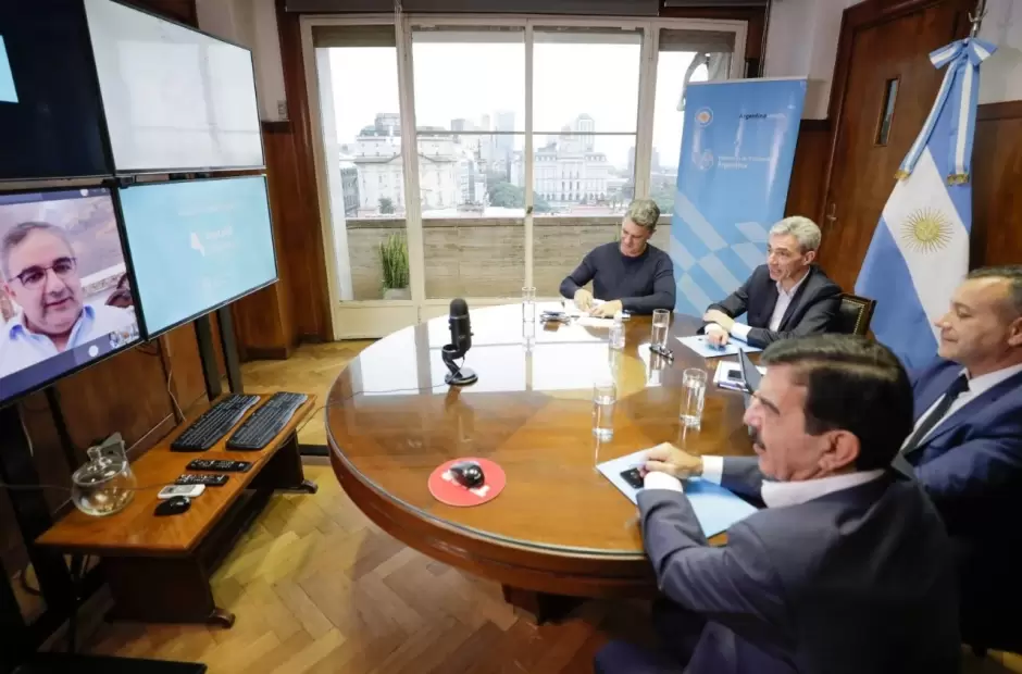 El gobernador Jalil, en videoconferencia con el ministro Meoni.