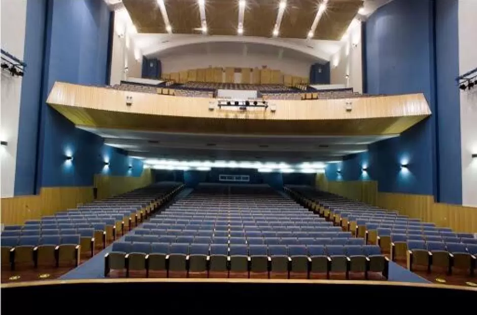 La sala del Cine Teatro Catamarca listo para la sesi�n del 1� de Mayo.