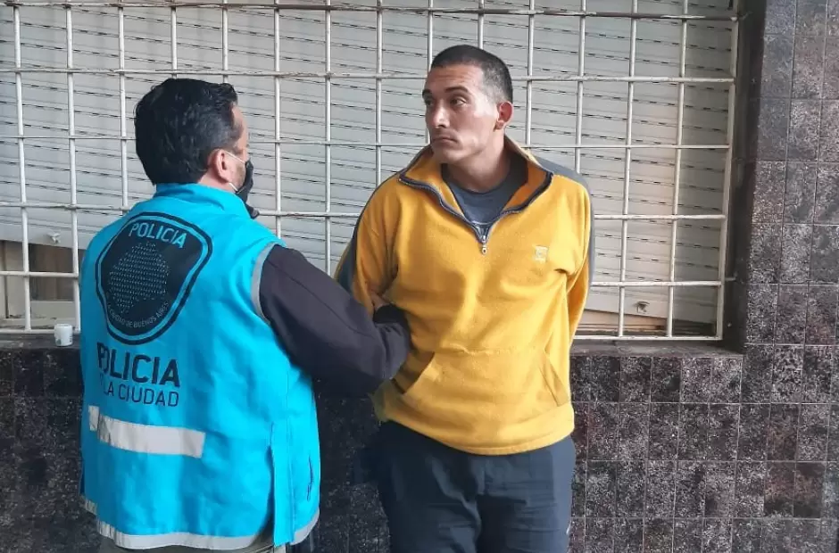 "Llevame, igual ma�ana me voy de nuevo�, les dijo a los polic�as.