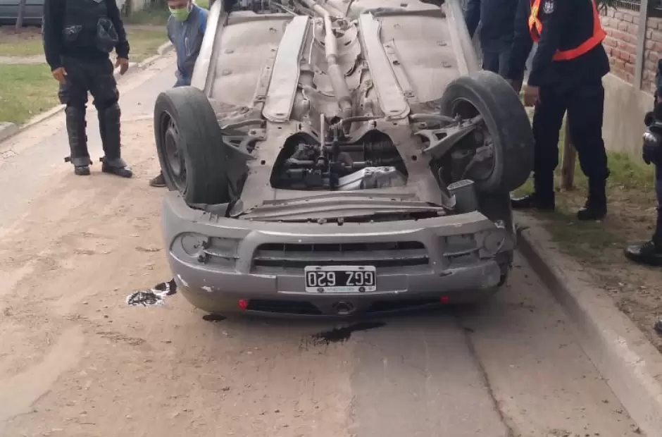 As� qued� el autom�vil tras el violento choque.