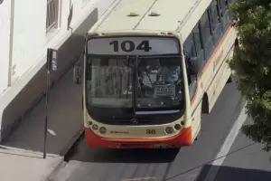 Tres empresas de colectivos levantan el paro