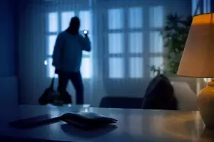 Le robaron mientras dorma