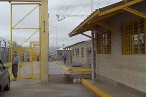 Pasaron a situaci�n de disponibilidad al guardiac�rcel