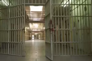 Calabozos con 26 detenidos